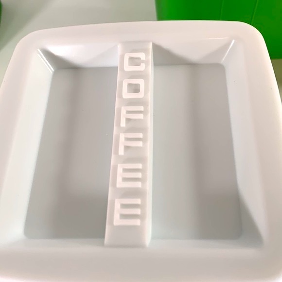 Gotham Vintage NOS 4 Piece Green Cannister Set With Embossed White Lids - Picture 5 of 10